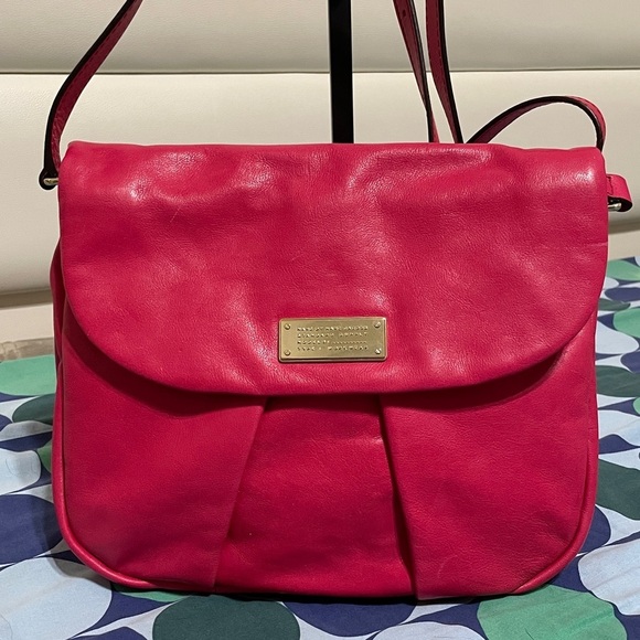 Marc By Marc Jacobs Handbags - Marc By Marc Jacobs Fuchsia Leather Bag